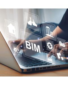 Person vor einem Laptop mit Building Information Modeling-Technologiekonzept auf einem virtuellen Bildschirm