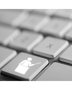 Nahaufnahme einer Tastatur mit einem Symbol eines Lehrers auf einer Taste